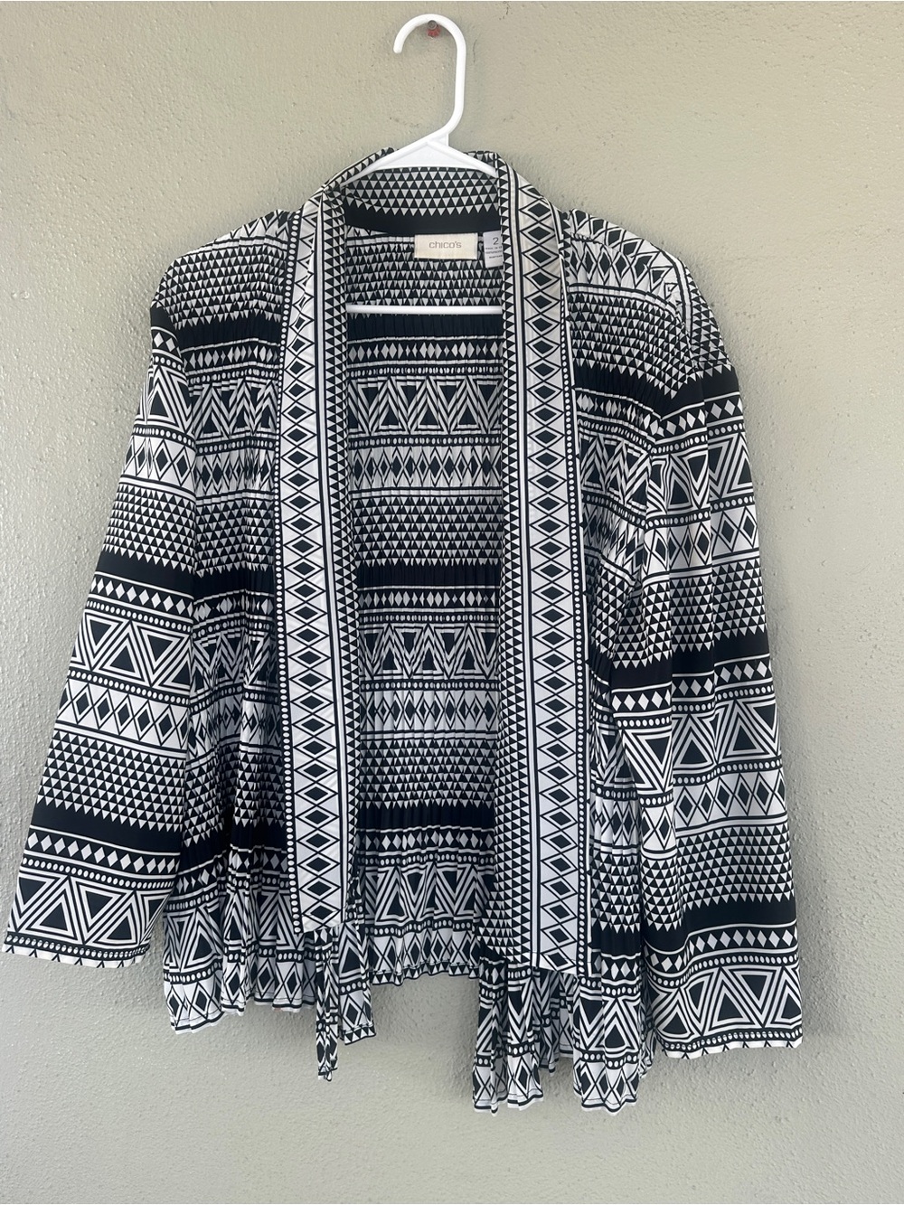 Chico's Black & White Geometric Open-Front Top
